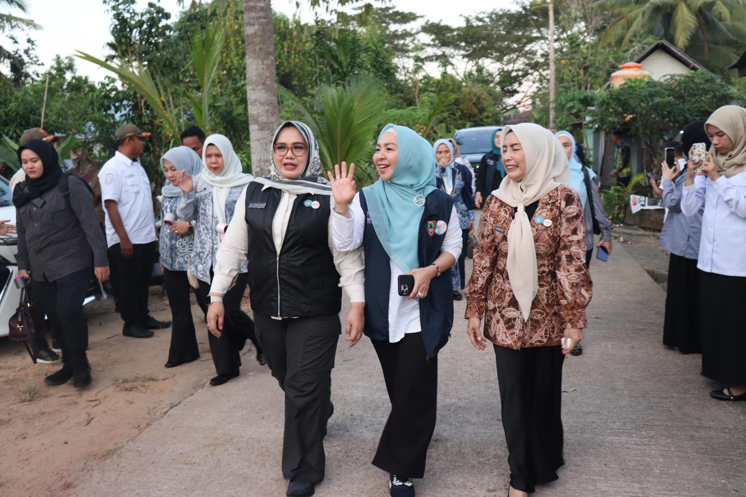 Ketua TP PKK Tapin & Jajaran Pengurus Sambut Kunjungan Ketua TP PKK Sekaligus Ketua Pembina Posyandu Provinsi Kalsel di Desa Banua Halat